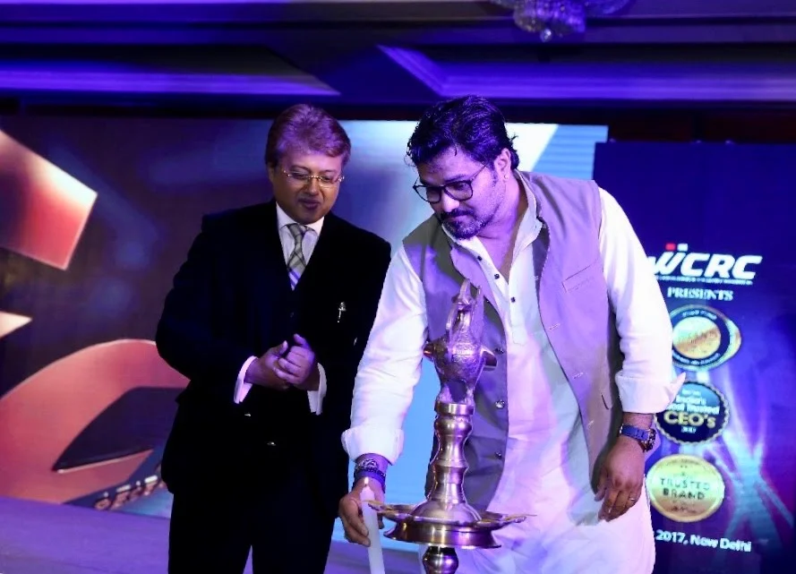 WCRC Leaders awards — Union Minister Babul Supriyo lighting the ceremonial lamp with the WCRC chairman at India's Most Trusted CEOs 2017
