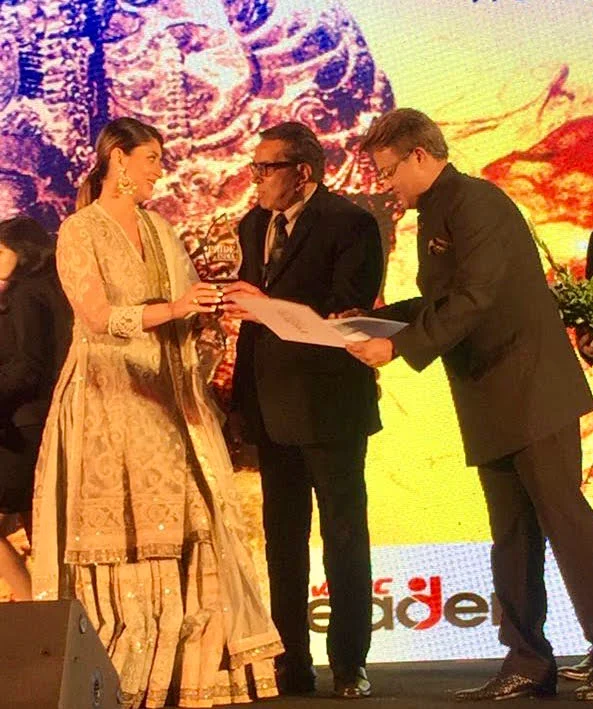 WCRC Leaders awards — veteran actor Dharmendra presenting a WCRC Leaders trophy to an honouree at the gala evening